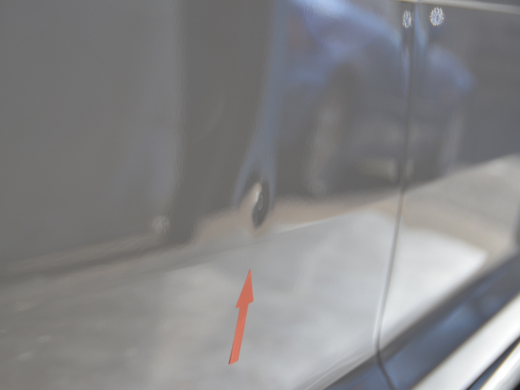 フォルクスワーゲントゥーランのTRUSTデントリペア（へこみ修理）