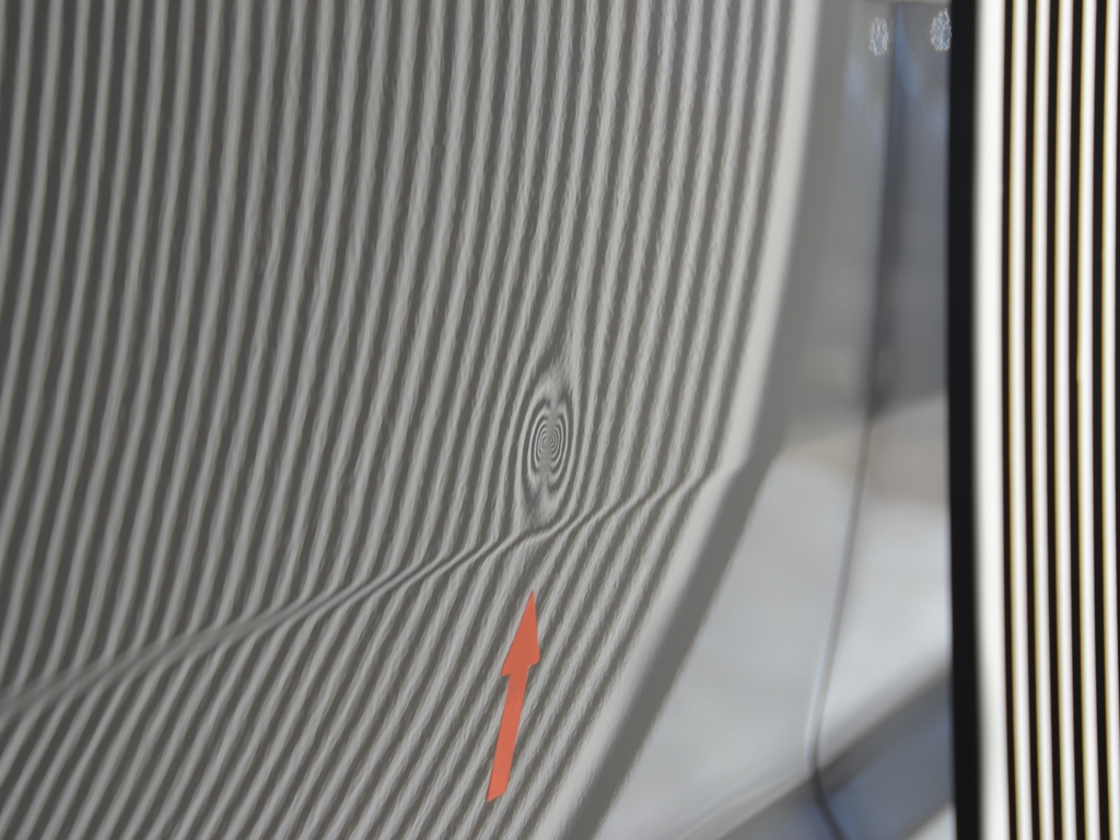 フォルクスワーゲントゥーランのTRUSTデントリペア（へこみ修理）