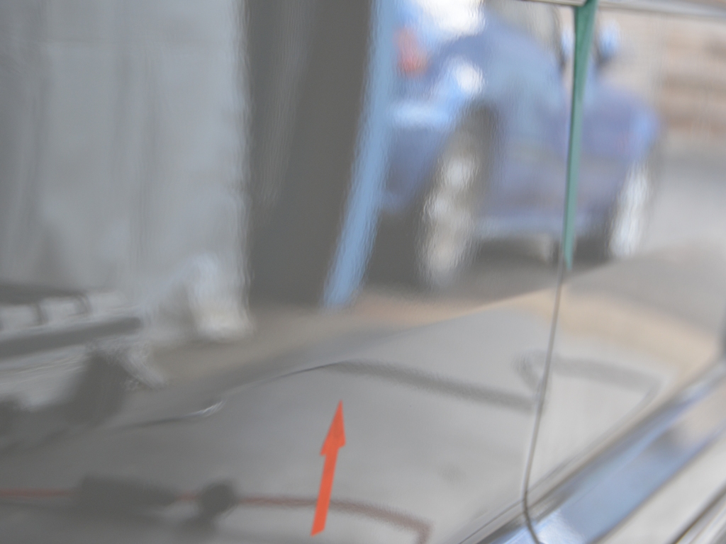 フォルクスワーゲントゥーランのTRUSTデントリペア（へこみ修理）