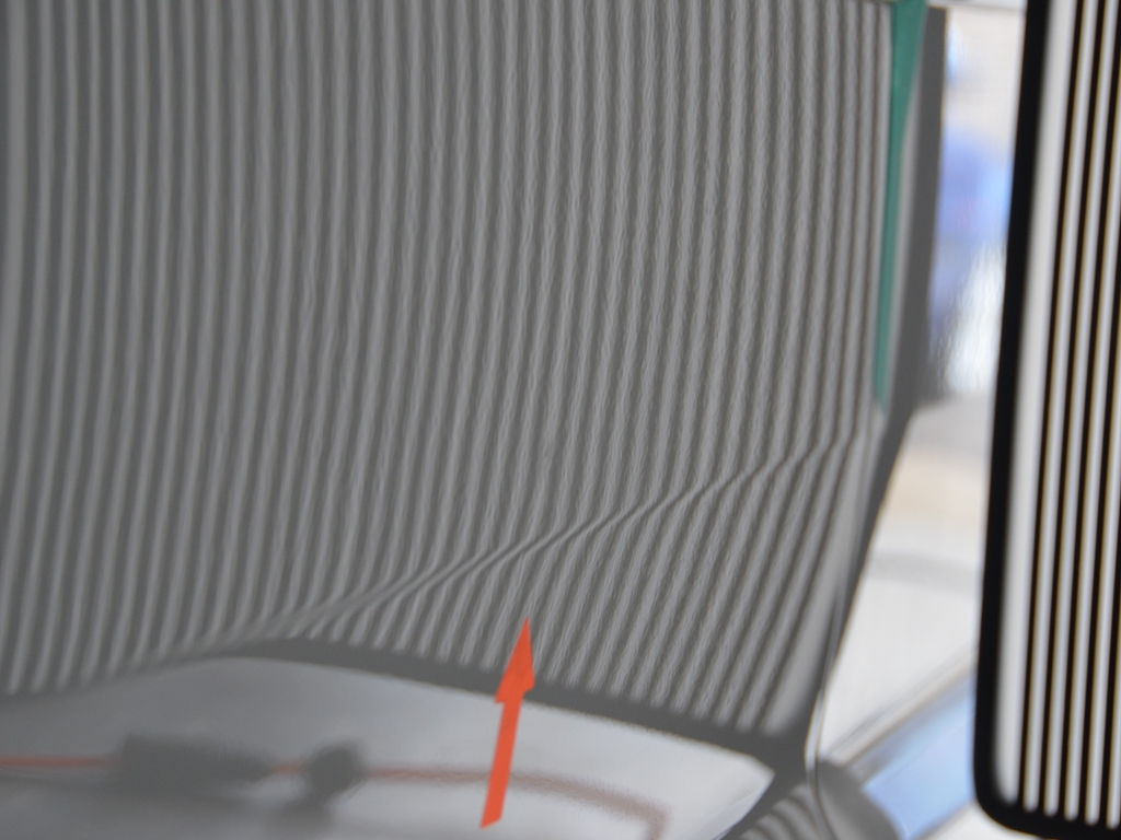 フォルクスワーゲントゥーランのTRUSTデントリペア（へこみ修理）