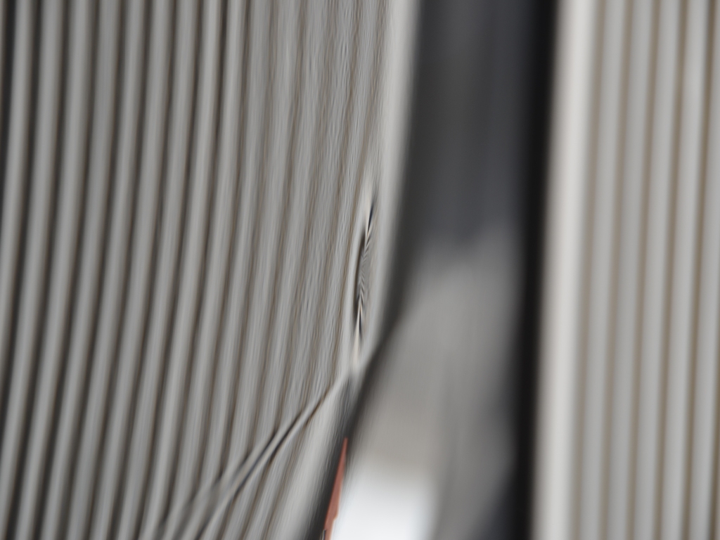 フォルクスワーゲントゥーランのTRUSTデントリペア（へこみ修理）