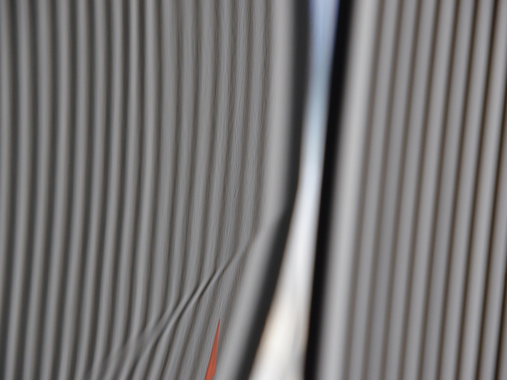 フォルクスワーゲントゥーランのTRUSTデントリペア（へこみ修理）