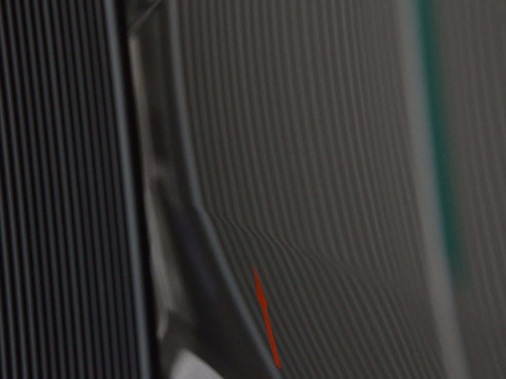 フォルクスワーゲントゥーランのTRUSTデントリペア（へこみ修理）