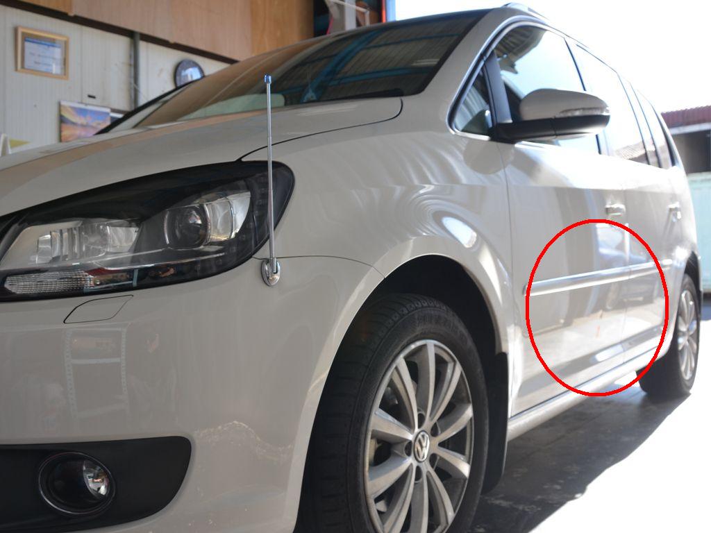 フォルクスワーゲントゥーラン、ドアのへこみ