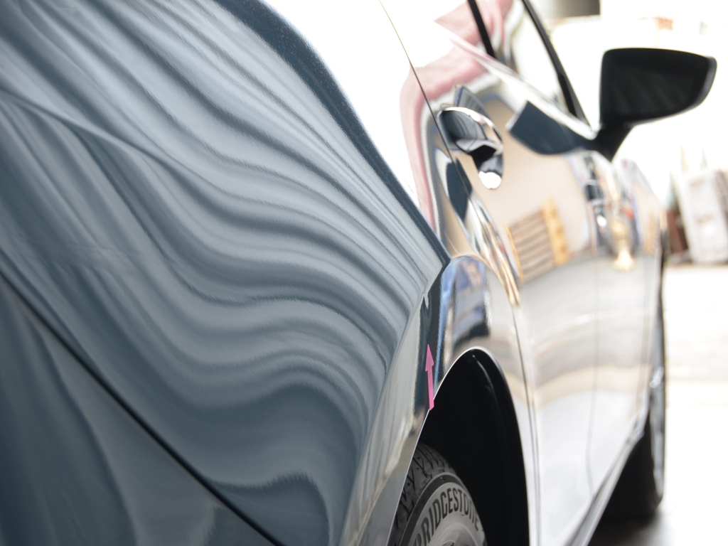 アテンザワゴン　リアフェンダー　へこみ確認