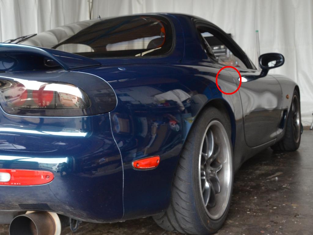 RX-7右リアフェンダーのデントリペア箇所