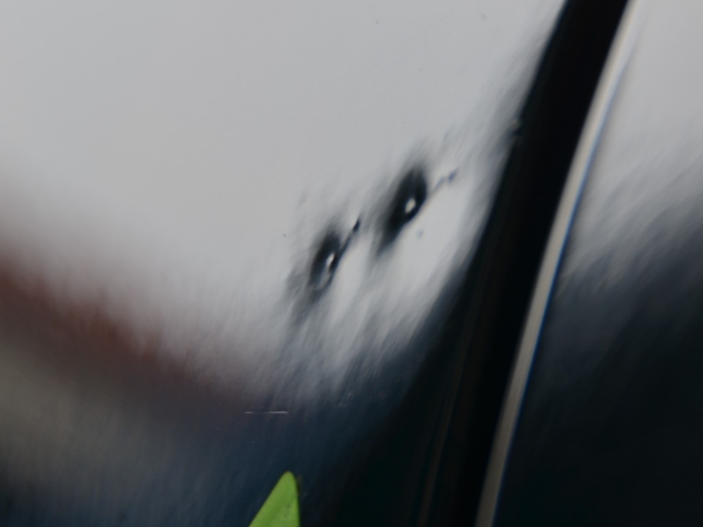 ゴツゴツした複雑なヘコミ