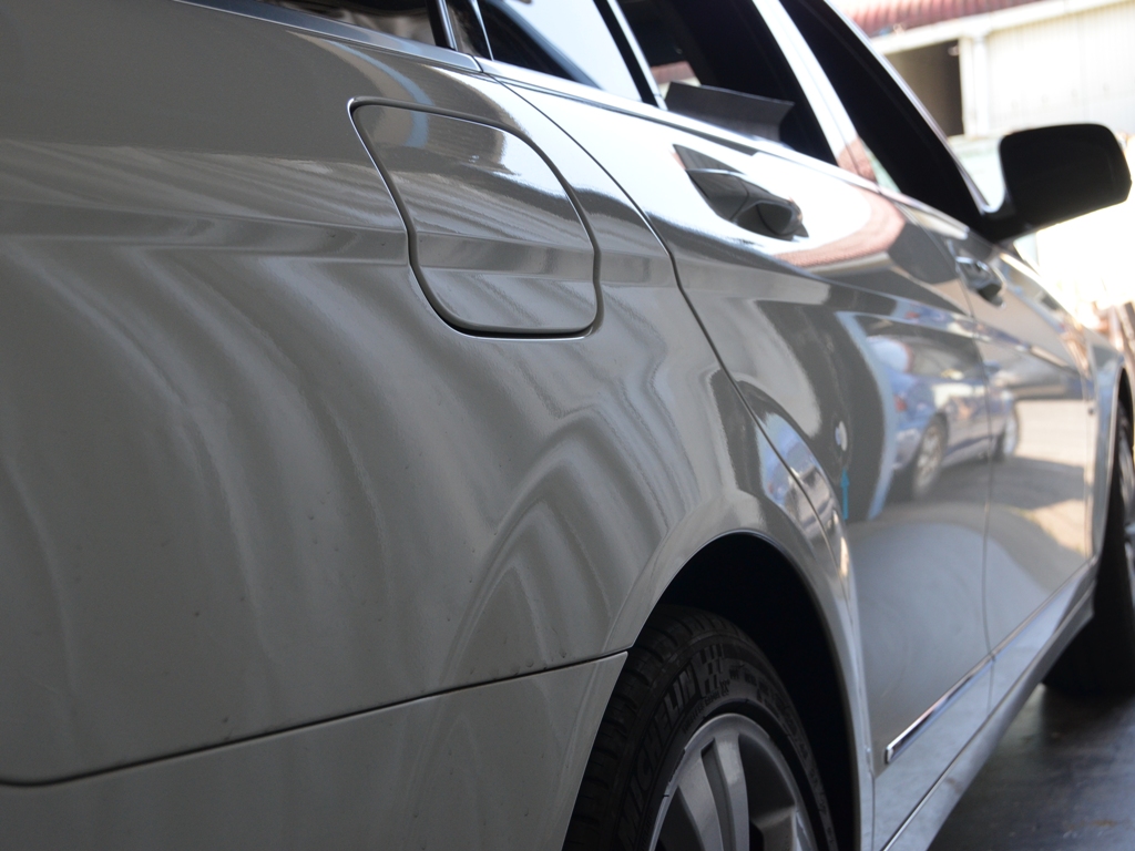 ベンツC200ドアへこみ修理