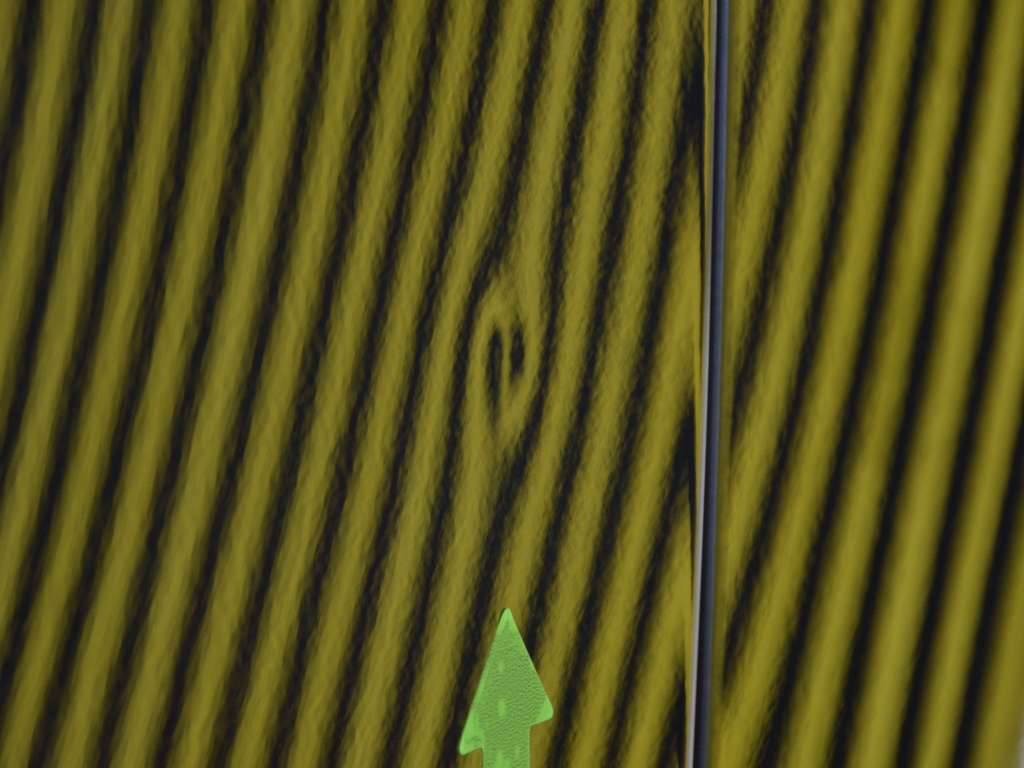 ワゴンRスティングレー ドアのデントリペア前ラインボードで確認