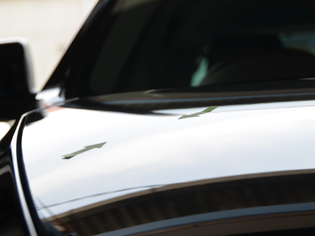 アテンザワゴン ボンネットのデントリペア前