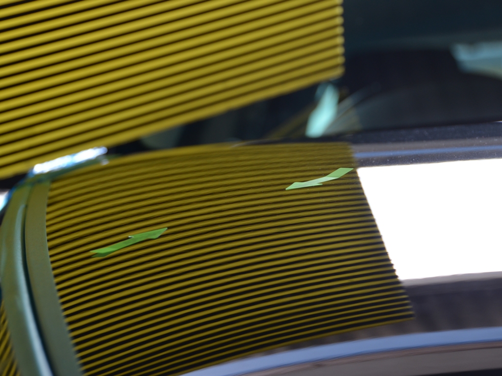 アテンザワゴン ボンネットのデントリペア後ラインボードで確認