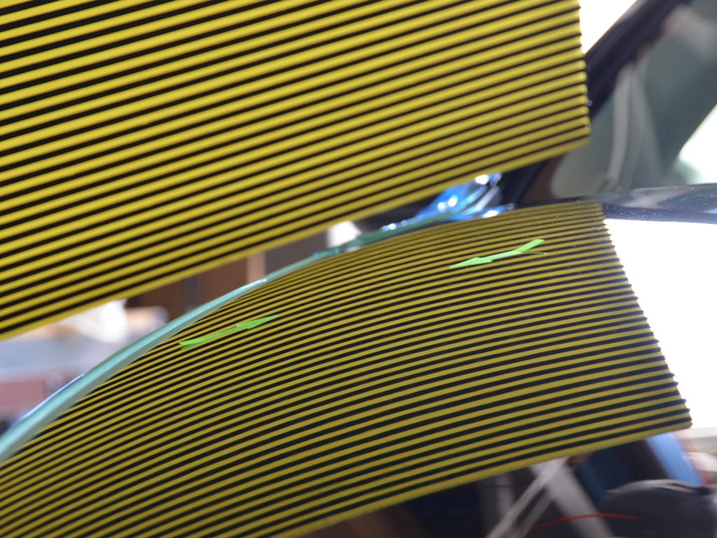 アテンザワゴン ボンネットのデントリペア後ラインボードで確認