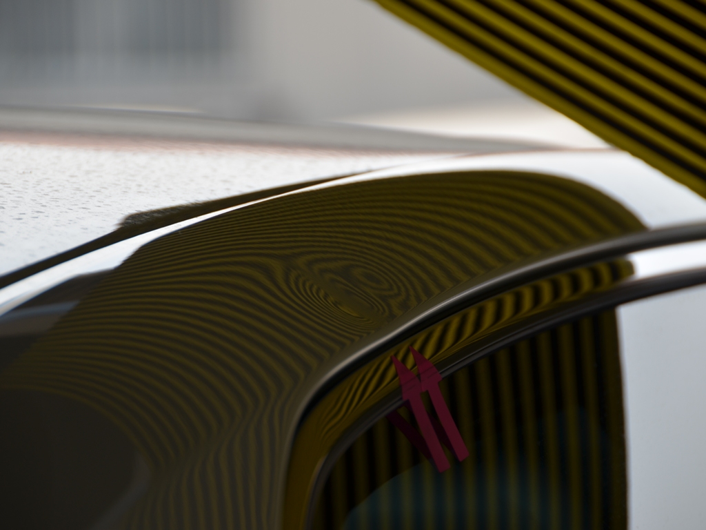 クラウンピラー デントリペア前ラインボードで確認