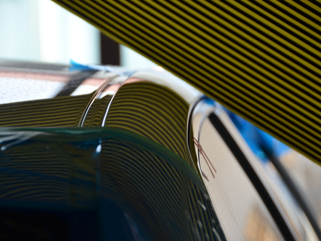 クラウンピラー デントリペア後ラインボードで確認