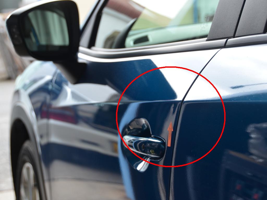 CX-5左フロントドアデントリペア箇所
