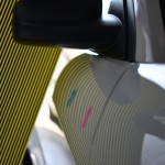 マスタングドアのデントリペア前リフレクターボードで確認