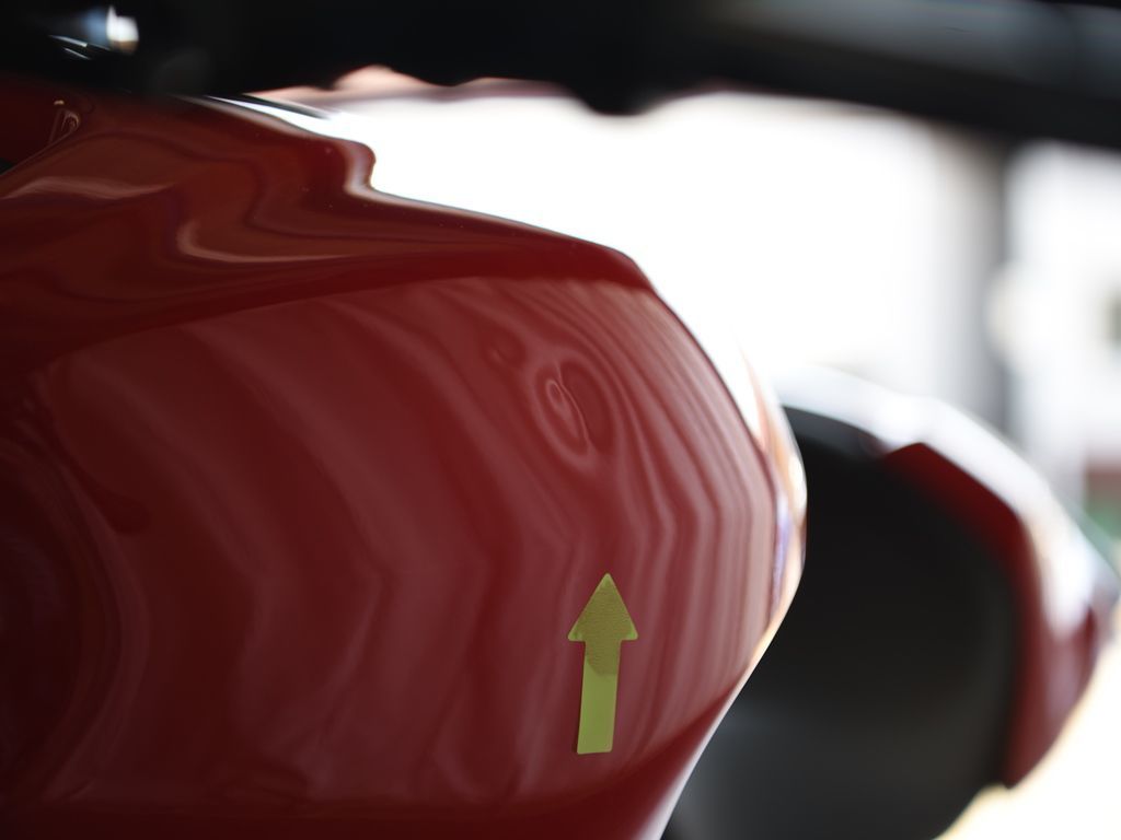 DUCATI 821 タンク デントリペア前