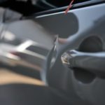 プリウスPHV ドアのデントリペア上側 修理前