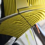 CX-3ドアとリアフェンダーのデントリペア修正前 ラインボードで確認
