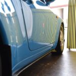 ポルシェ911-993 右ドアのヘコミをラインボードで確認