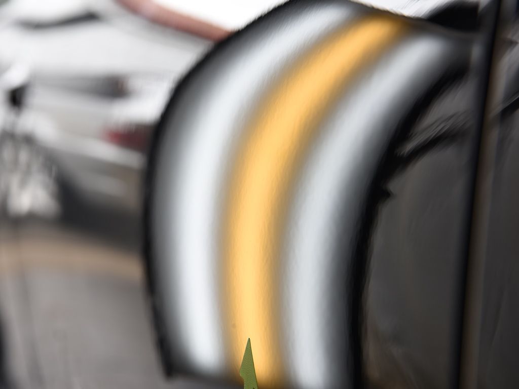 ポルシェ911 996GT3 右ドアのデントリペア後 ライトの光で確認