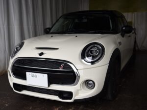 ミニクーパーS 左フロントドアとフロントフェンダーのデントリペアのご依頼