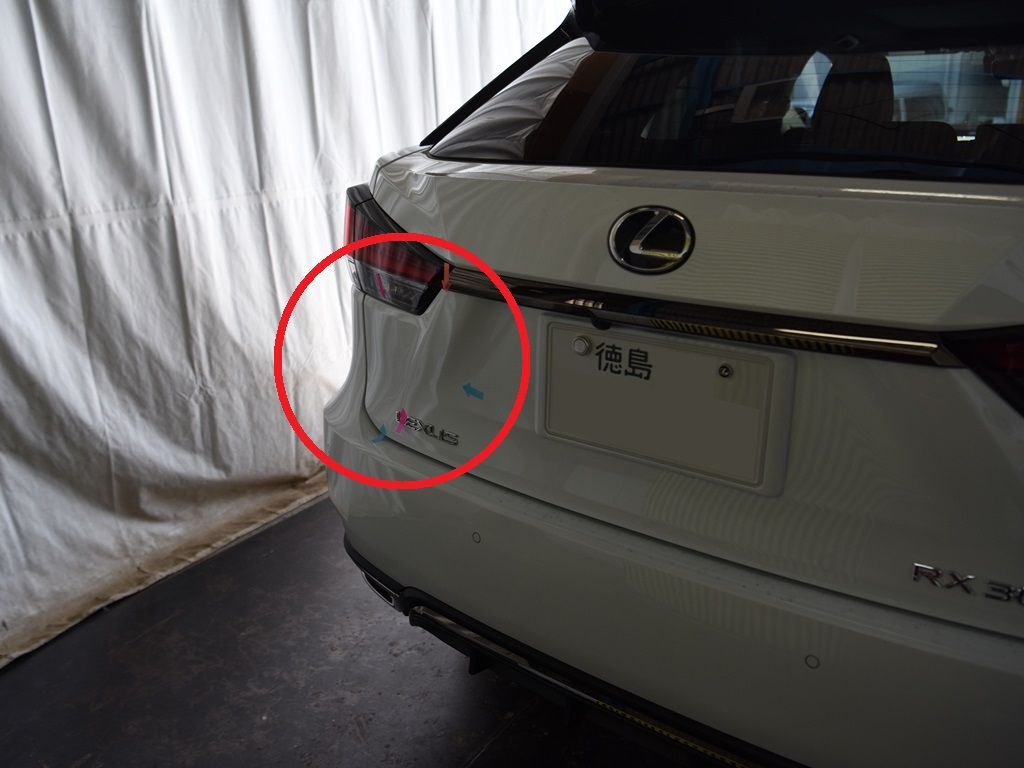 レクサス RX300 バックドアのデントリペア位置