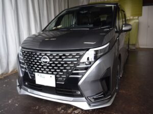 ニッサンセレナ 左フロントドアプレスライン デントリペアのご依頼ご来店