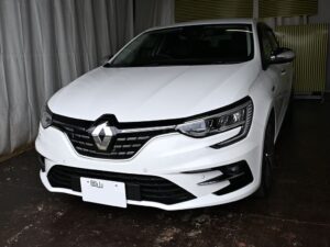 ルノーメガーヌ リアフェンダーのデントリペアのご依頼ご来店