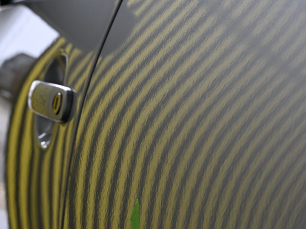 フォルクスワーゲンBORA 左リアドアのデントリペア後 ラインボードで確認