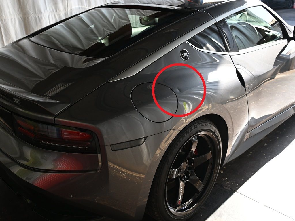 フェアレディZ 右リアフェンダーのデントリペア位置