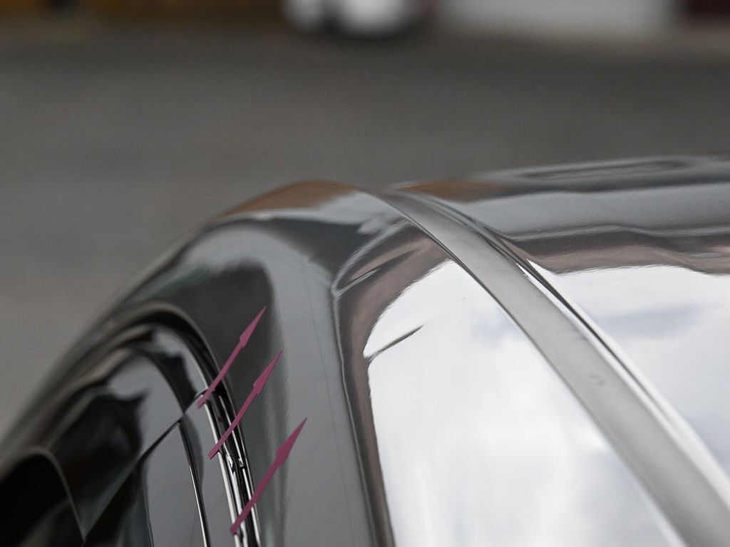 クラウンスポーツ ピラーのデントリペア前