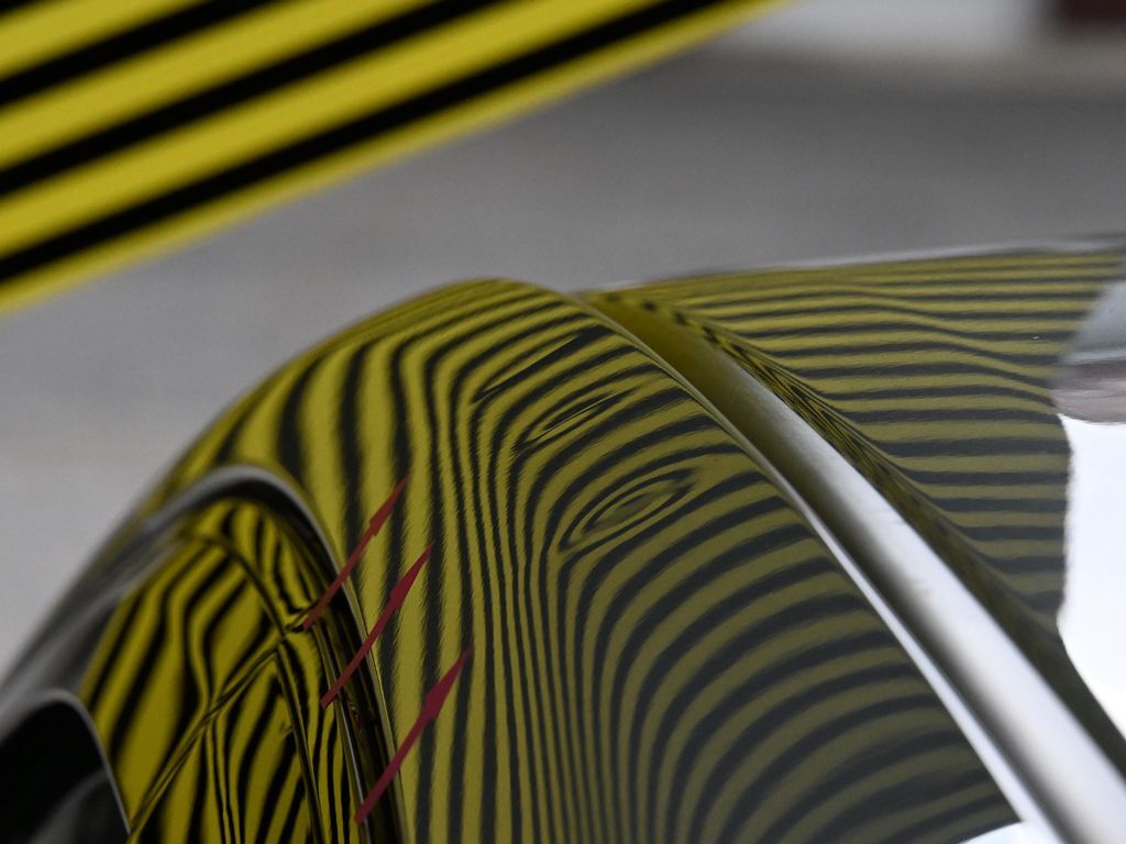 クラウンスポーツ ピラーのデントリペア前