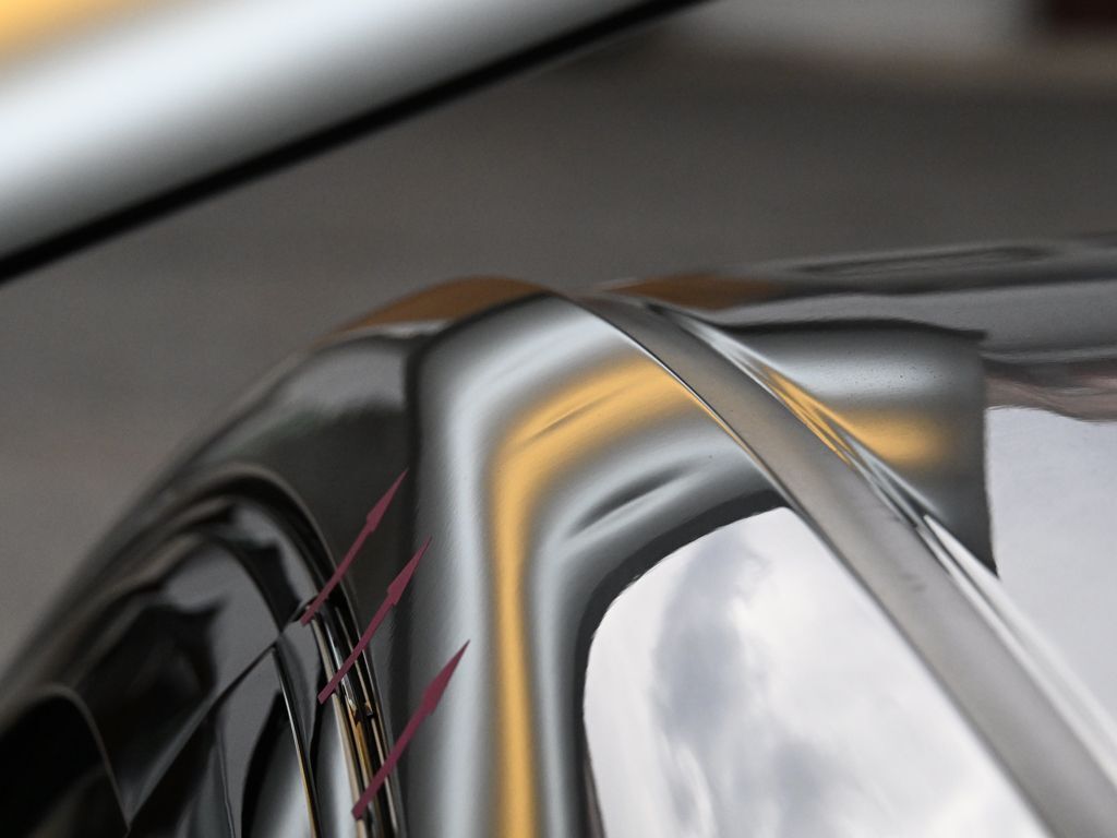 クラウンスポーツ ピラーのデントリペア前