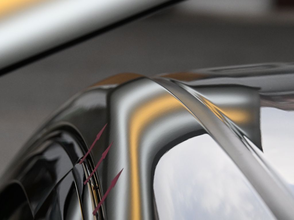 クラウンスポーツ ピラーのデントリペア後