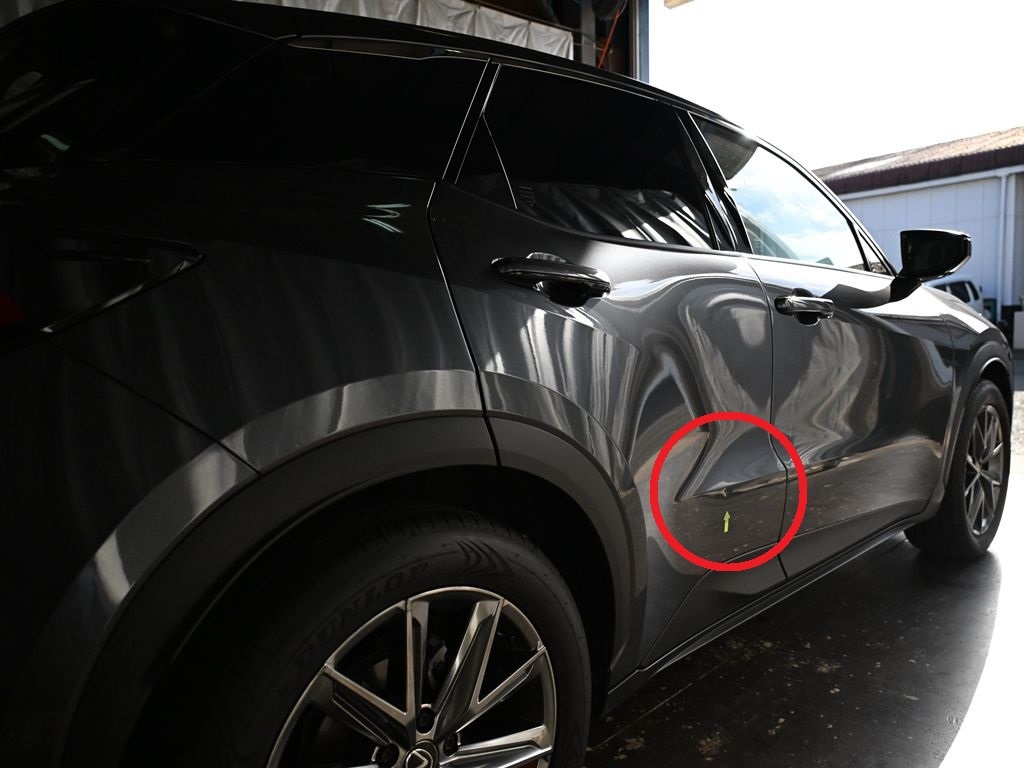 レクサスLBX 右リアドアのデントリペア位置