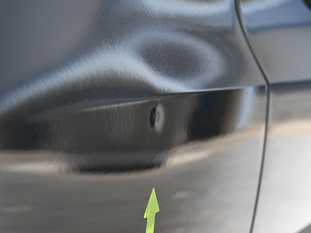 レクサスLBX 右リアドアのデントリペア前