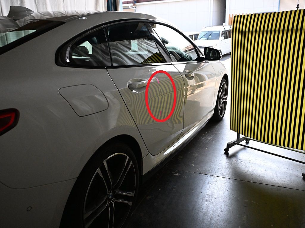 BMW 2シリーズグランクーペ 右リアドアのデントリペア位置