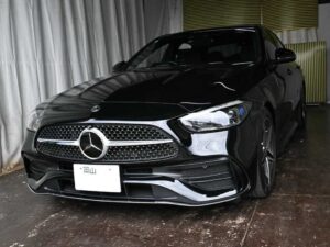 メルセデスベンツC200 右フロントドアとリアフェンダーのデントリペアのご依頼ご来店