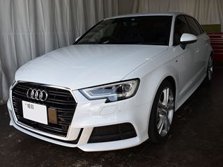 アウディA3 右リアドアのデントリペアでお預かり