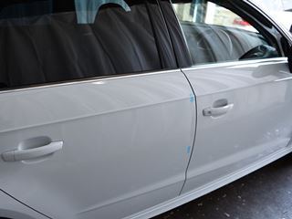 アウディA3 右リアドアのデントリペア箇所