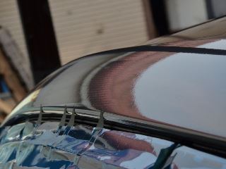 エッセ左ピラー前部の連続するへこみ修理後・景色での確認