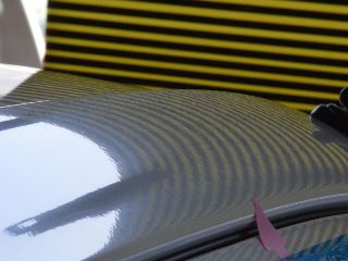 エッセ右ピラー前部の大きめなへこみ修理後・ラインボードでの確認