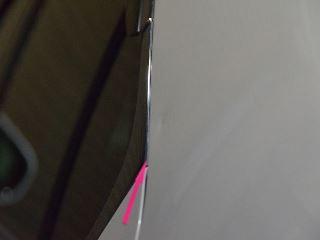 レクサスLS460左ピラーの深いヘコミ修理前・景色での確認
