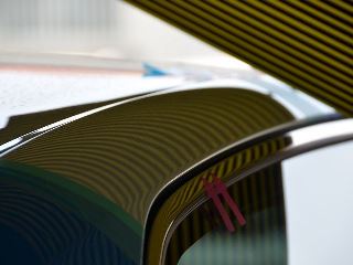 クラウン右ピラー後部の深く大きなへこみ修理後・ラインボードでの確認
