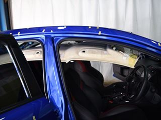 WRX雹害車の修理中、ルーフライニングを下ろしたところ