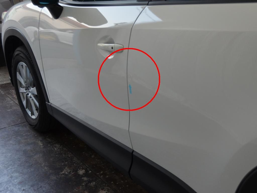 CX-5左リアドアのデントリペア箇所
