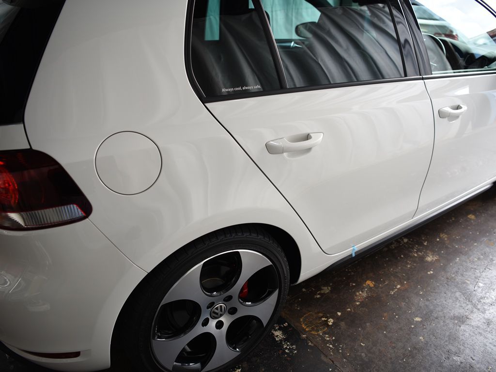 ゴルフGTI サイドステップ上面のデントリペア