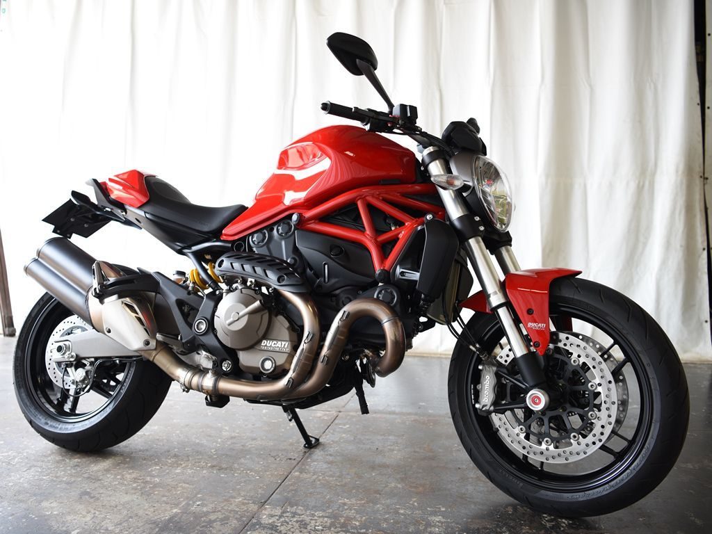 DUCATI 821