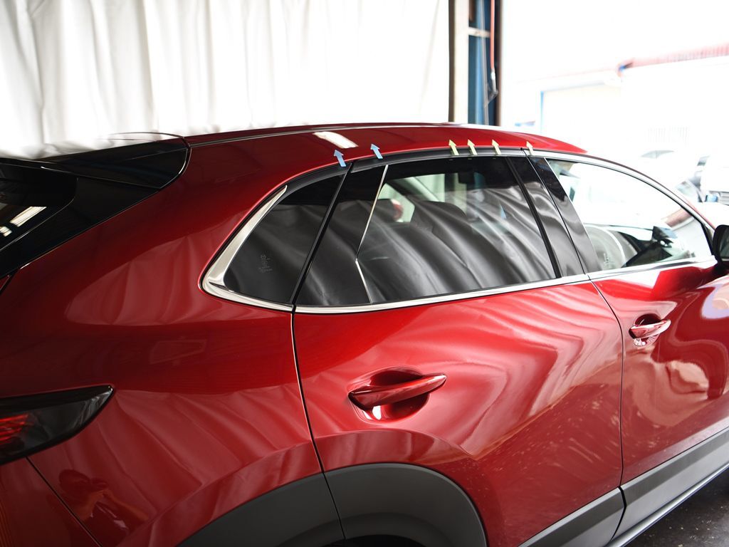 CX-30 右ピラー数ヶ所のデントリペア